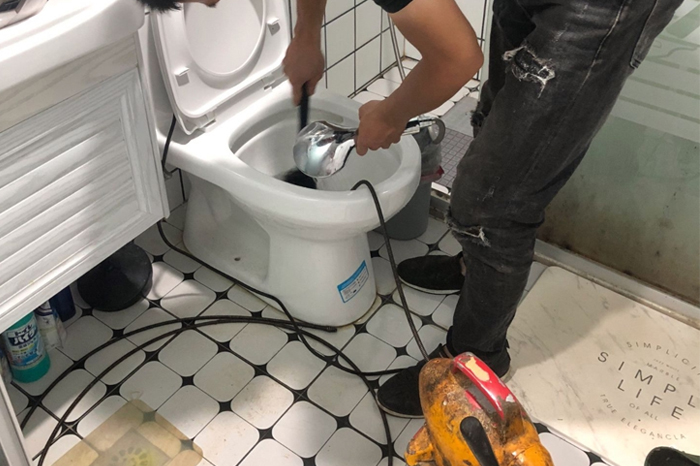 高阳马桶堵塞自己疏通还是找师傅?专业上门服务让你省时更省心