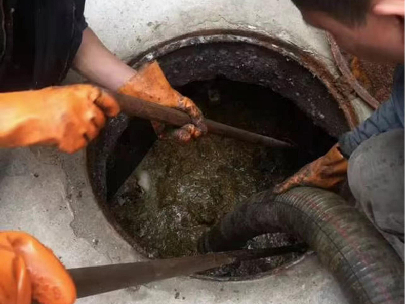 高阳清理化粪池时如何避免沼气的危害?